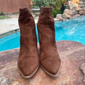 EUC Steve Madden Viperr Bootie in Cognac